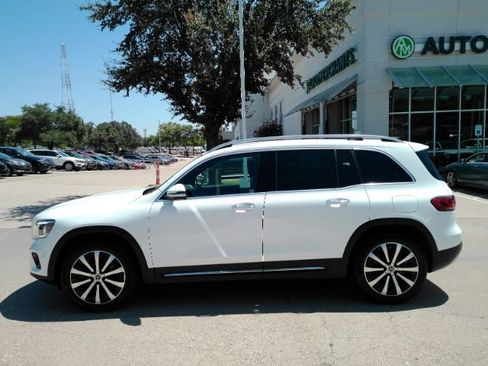 Used 2021 Mercedes-Benz GLB 250 w/ Premium Package image 10