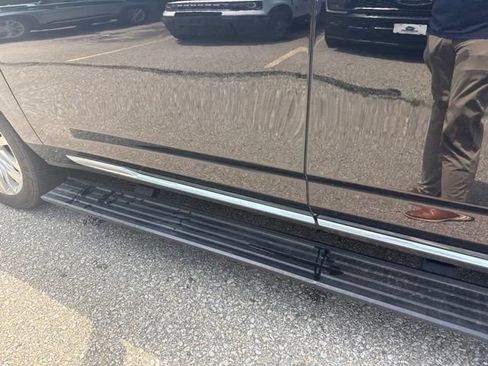 Used 2023 Cadillac Escalade Premium Luxury w/ Performance Package AWD/4WD image 15