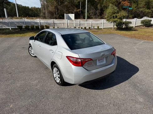 Used 2018 Toyota Corolla LE image 4
