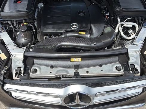 Used 2021 Mercedes-Benz GLC 300 4MATIC image 23