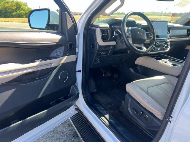 Used 2022 Ford Expedition Limited RWD image 10