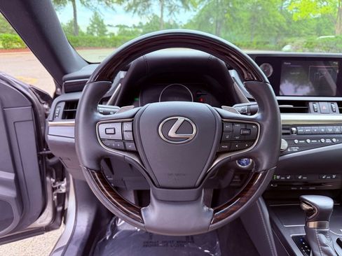 Certified 2021 Lexus ES 300h w/ Premium Package FWD image 19