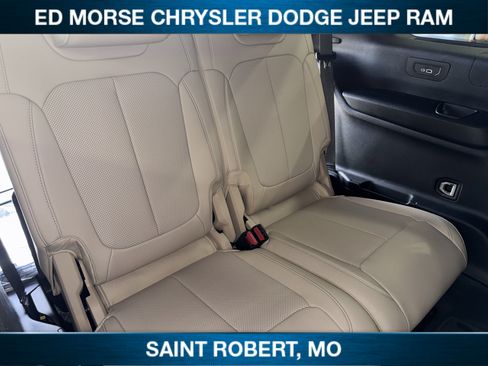 New 2025 Jeep Grand Cherokee L Limited w/ Luxury Tech Group II AWD/4WD image 32