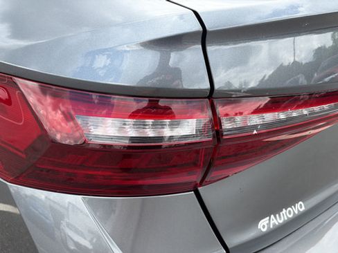Used 2025 Volkswagen Jetta SE FWD image 29