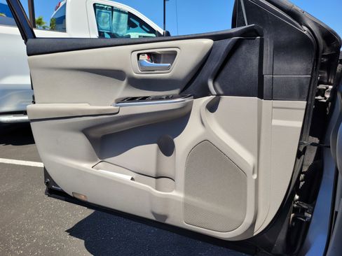 Used 2015 Toyota Camry LE FWD image 25