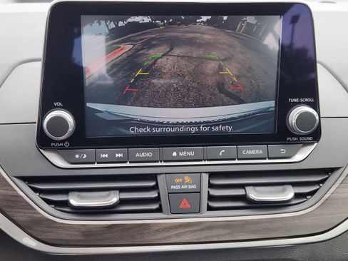 Used 2024 Nissan Altima 2.5 SV FWD image 16