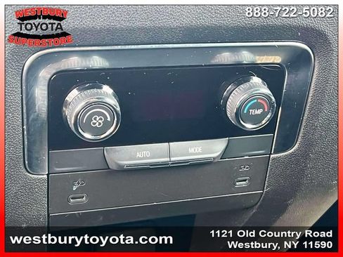 Used 2025 Chevrolet Suburban Z71 AWD/4WD image 18
