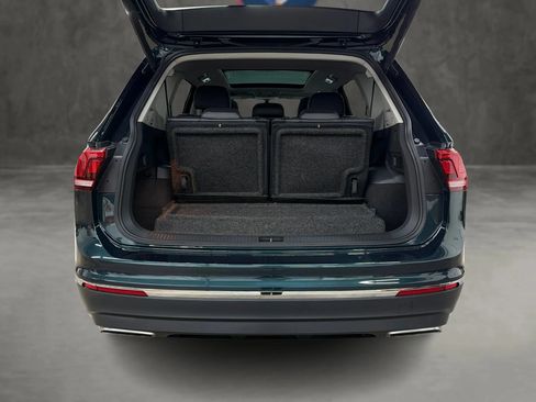 Used 2018 Volkswagen Tiguan SEL FWD image 12