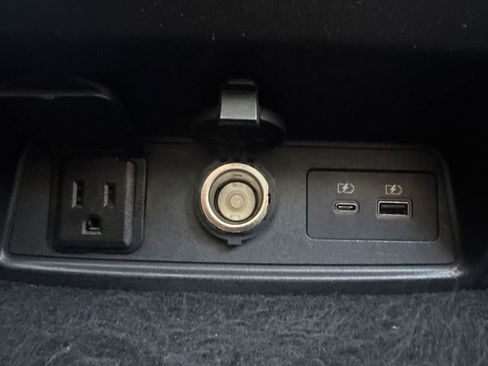 Used 2023 Nissan Armada Platinum w/ Captain's Chairs Package image 22