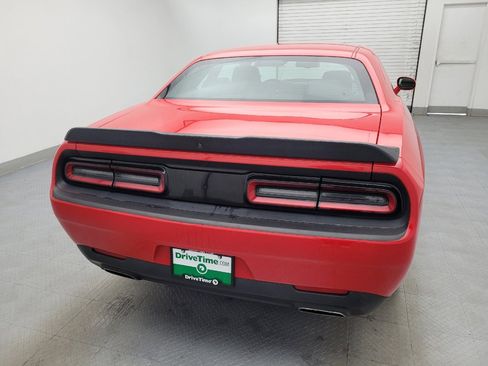 Used 2017 Dodge Challenger SXT image 7