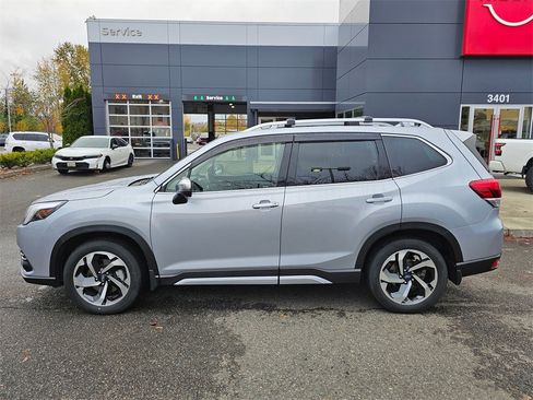 Used 2022 Subaru Forester Touring w/ Popular Package #3 image 8