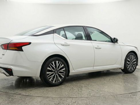 Used 2025 Nissan Altima 2.5 SV image 9