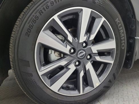 Used 2024 Nissan Versa S w/ S Plus Package image 31