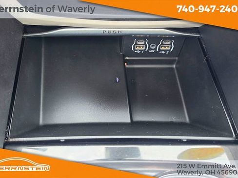 Used 2023 Chrysler Pacifica Limited FWD image 24
