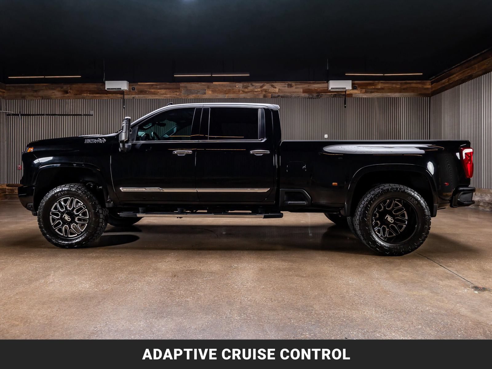 Used 2024 Chevrolet Silverado 3500 High Country w/ High Country Premium Package AWD/4WD image 5