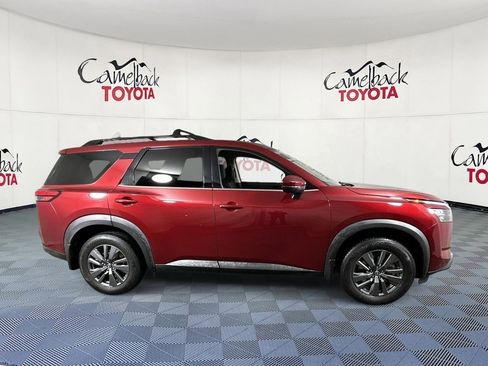 Used 2024 Nissan Pathfinder SV image 8