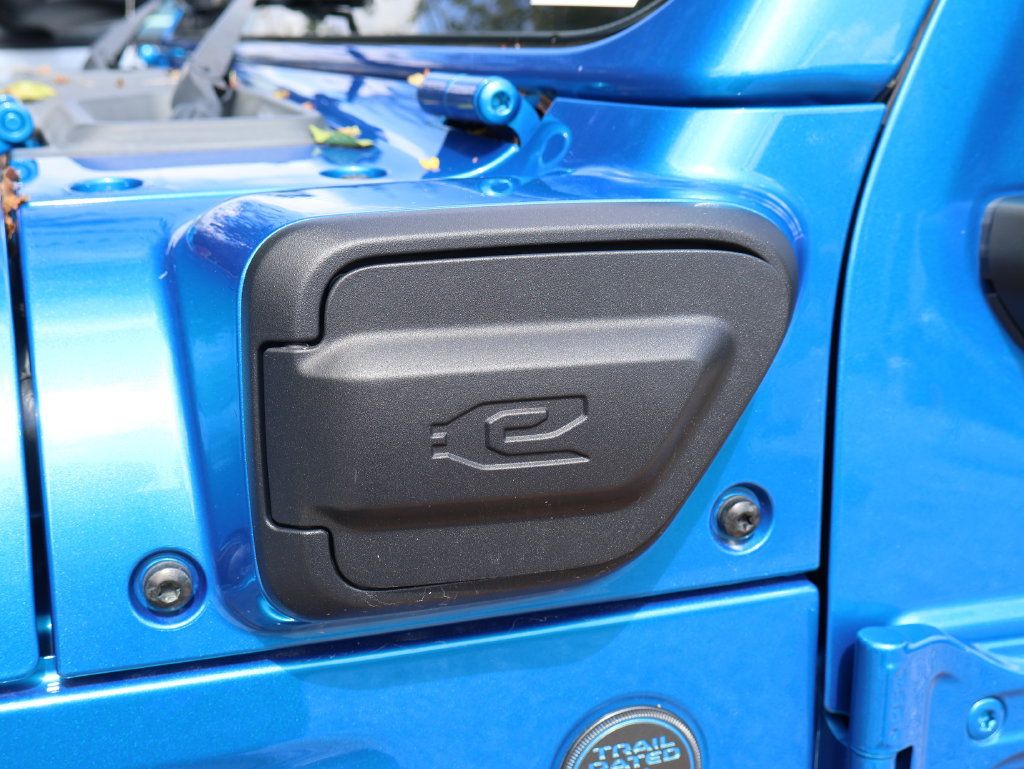 Used 2023 Jeep Wrangler Unlimited w/ Cold Weather Group AWD/4WD image 9