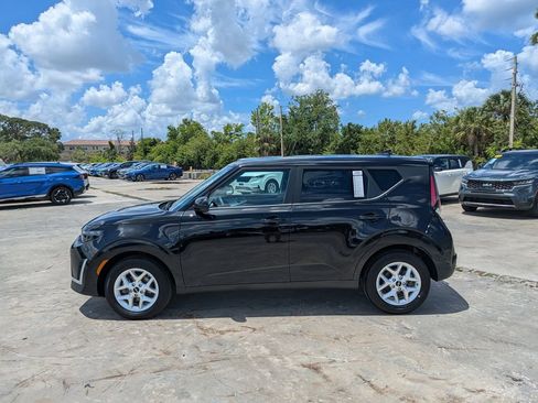 Certified 2025 Kia Soul LX w/ LX Technology Package FWD image 5