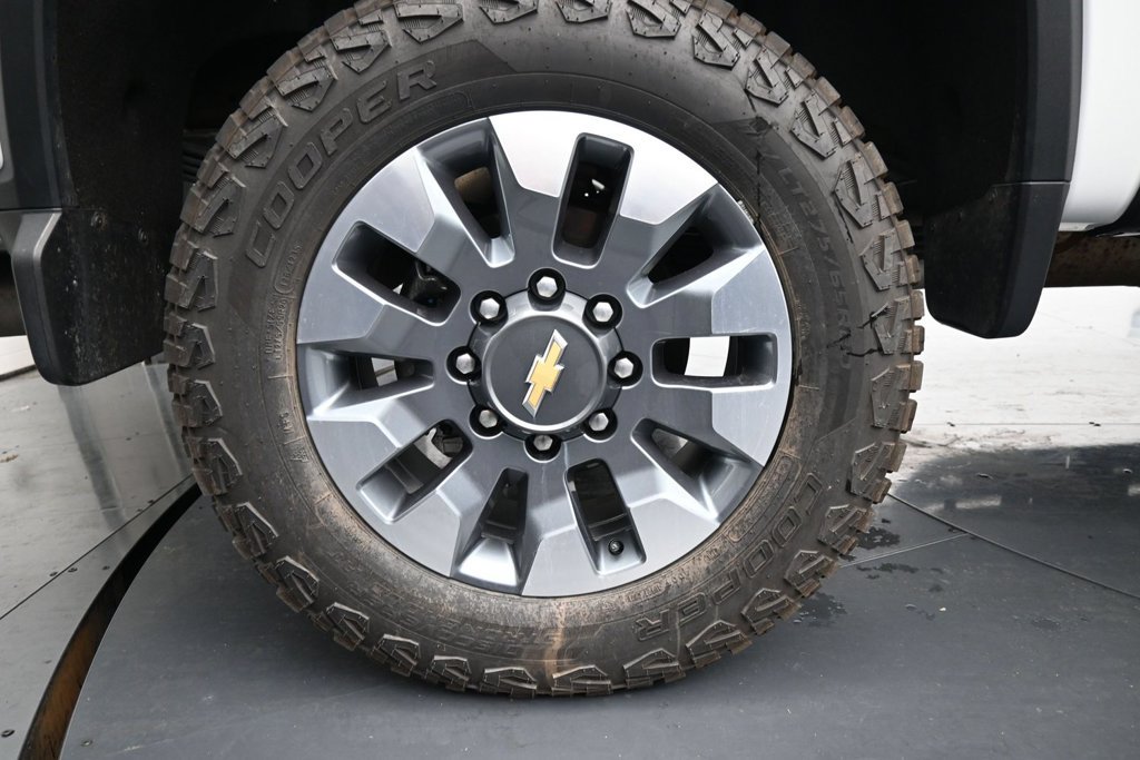Used 2022 Chevrolet Silverado 2500 Custom w/ Custom Value Package AWD/4WD image 10