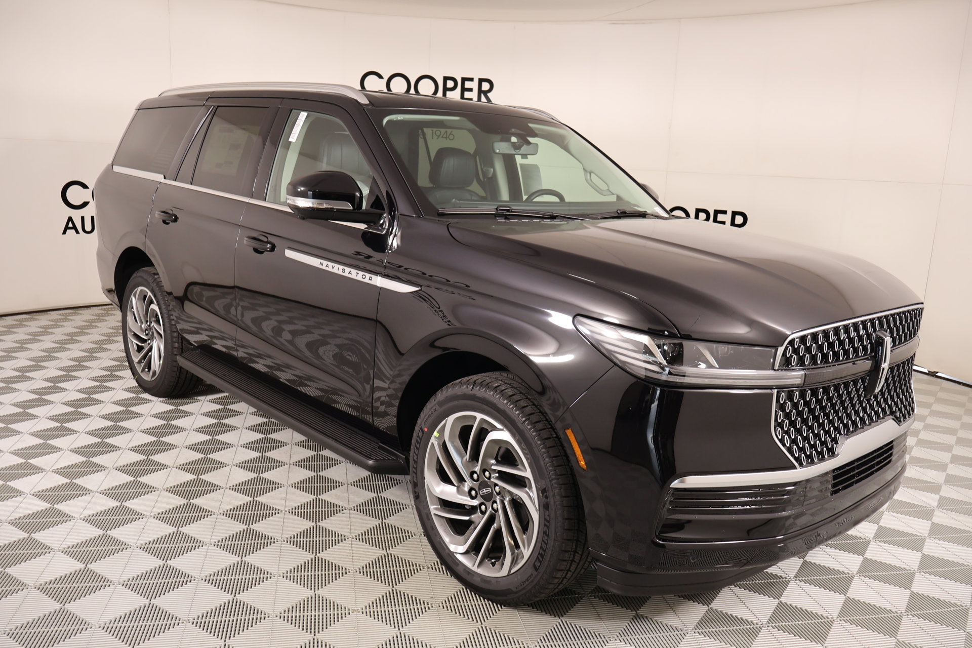 New 2026 Lincoln Navigator Premiere AWD/4WD image 1