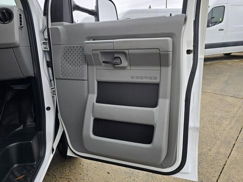 Used 2024 Ford E-350 and Econoline 350 Super Duty w/ Driver's Safety Package image 36