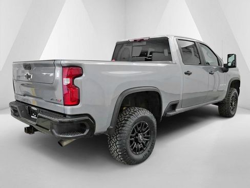 Used 2024 Chevrolet Silverado 2500 ZR2 w/ Technology Package AWD/4WD image 7
