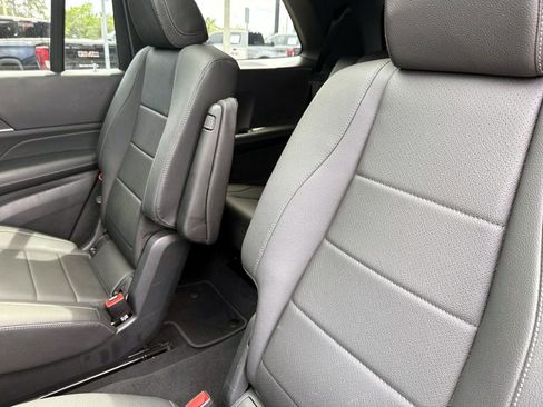 Used 2025 Mercedes-Benz GLS 450 4MATIC image 14