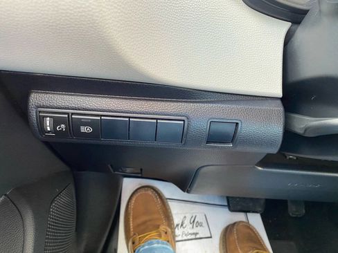 Used 2021 Toyota Corolla LE image 14