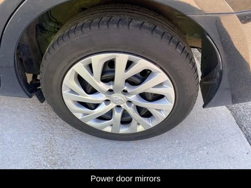 Used 2018 Toyota Corolla LE image 8