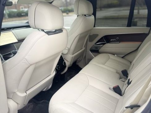 Used 2024 Land Rover Range Rover SE image 3