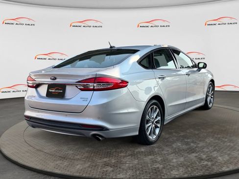 Used 2017 Ford Fusion SE FWD image 10