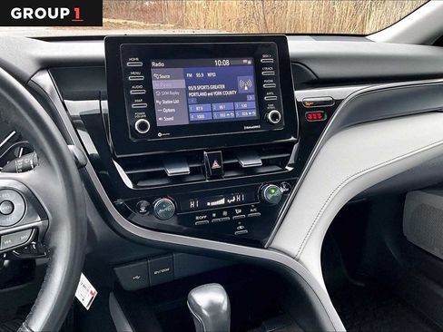 Used 2024 Toyota Camry SE image 7