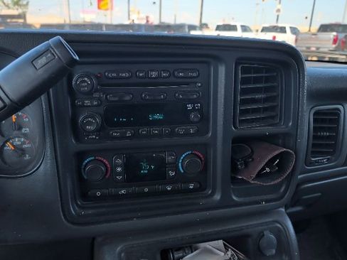 Used 2007 Chevrolet Silverado 2500 LT w/ Heavy-Duty Power Package AWD/4WD image 12