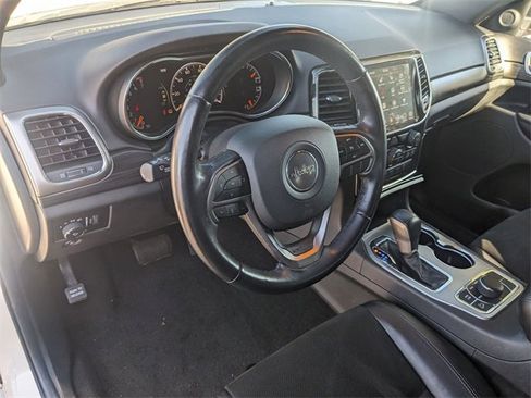 Certified 2022 Jeep Grand Cherokee Laredo X image 8