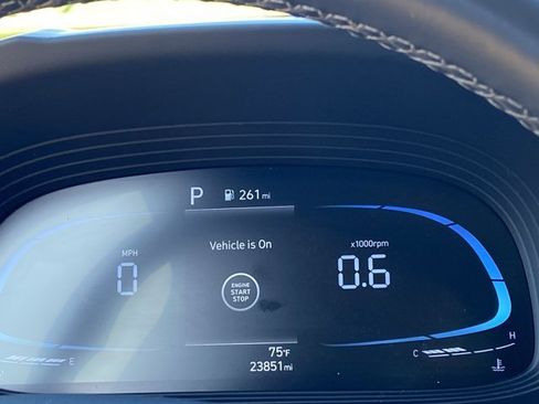 Used 2025 Hyundai Venue SEL FWD image 22