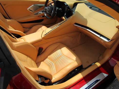 Used 2024 Chevrolet Corvette Stingray Premium Conv w/ Z51 Performance Package RWD image 13