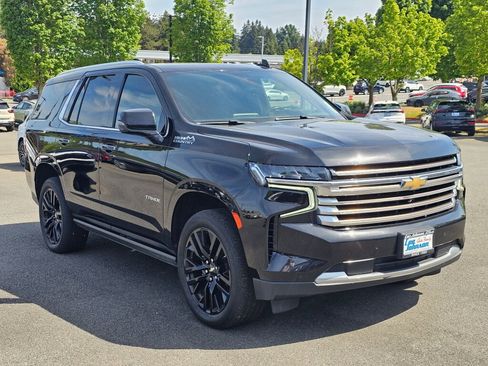 Used 2021 Chevrolet Tahoe High Country w/ Premium Package AWD/4WD image 3