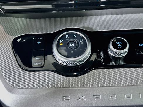 Used 2025 Ford Expedition Active AWD/4WD image 25