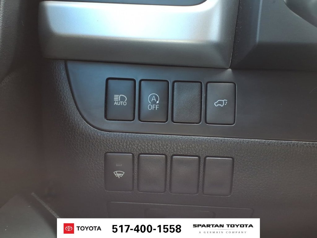 Used 2019 Toyota Highlander XLE AWD/4WD image 17