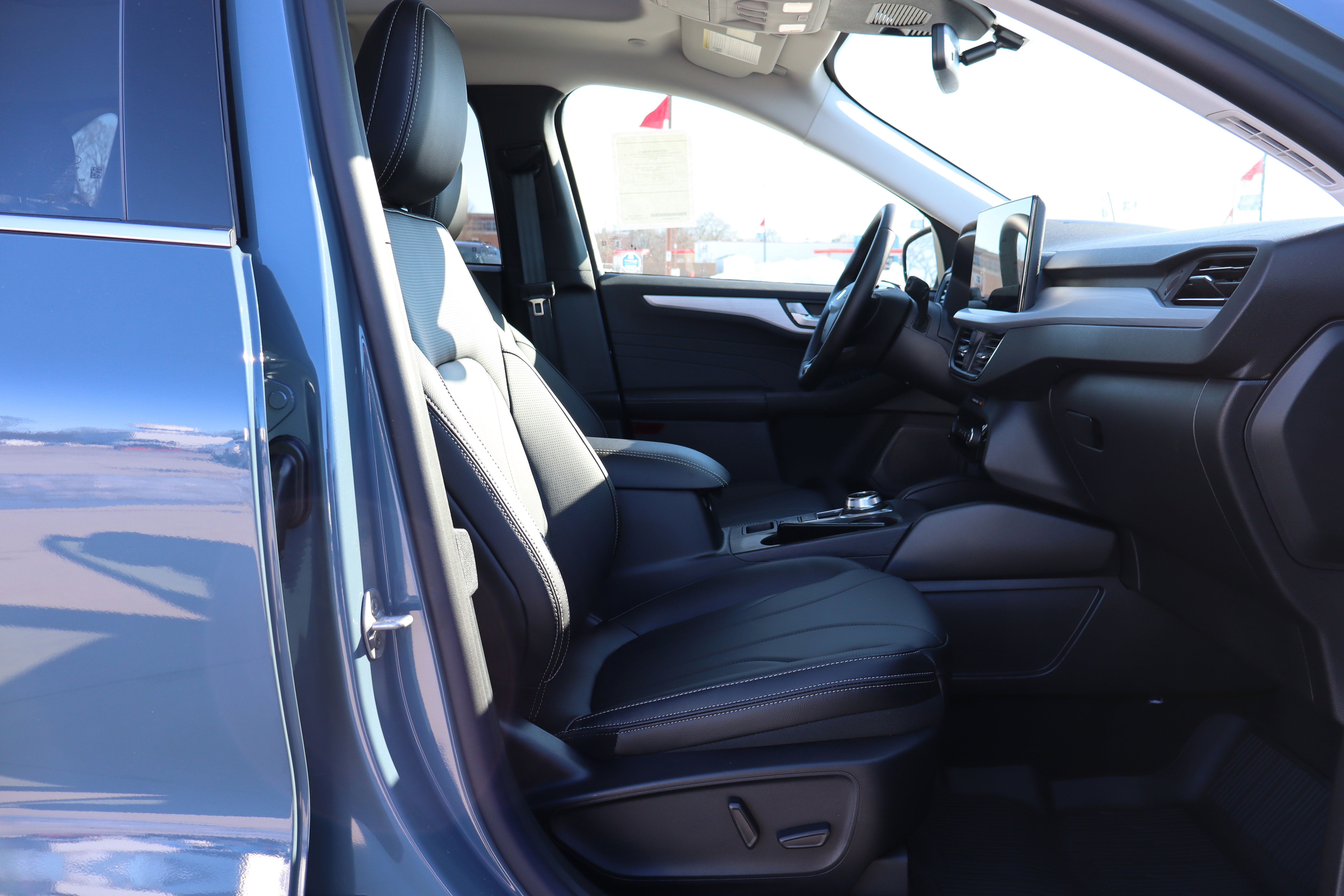 New 2025 Ford Escape SE w/ PHEV Premium Package FWD image 12