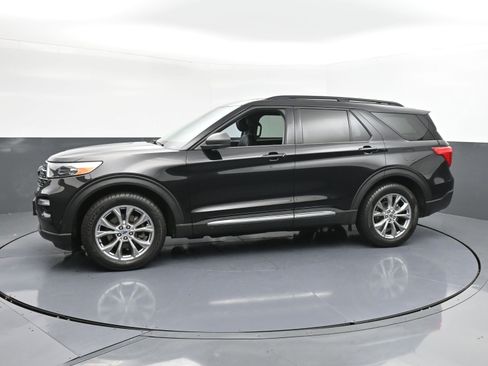 Used 2021 Ford Explorer XLT w/ Equipment Group 202A RWD image 5