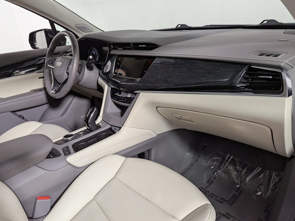 Used 2023 Cadillac XT6 Premium Luxury w/ Technology Package AWD/4WD image 30