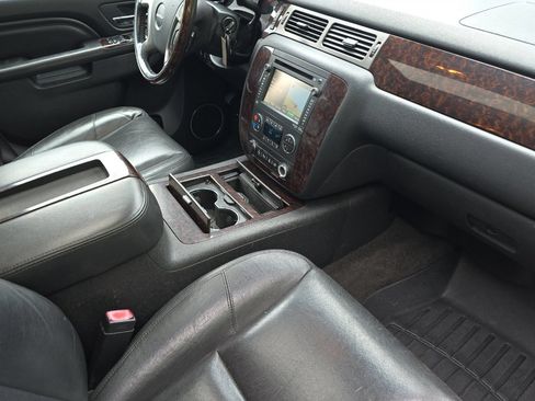 Used 2012 GMC Sierra 2500 Denali w/ Suspension Package, Off-Road AWD/4WD image 15