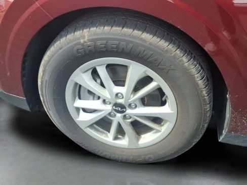 Used 2024 Kia Carnival LX image 18