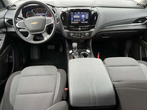 Used 2021 Chevrolet Traverse LT image 3