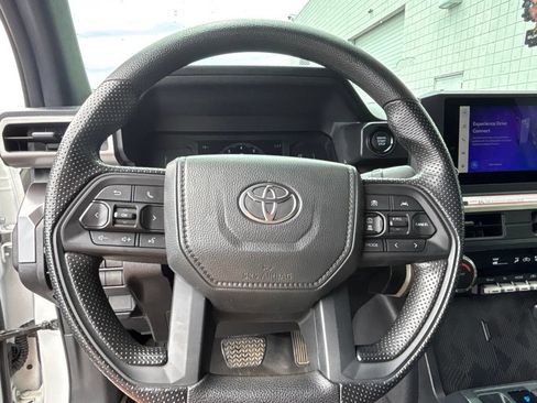 Used 2025 Toyota Tacoma SR5 AWD/4WD image 20