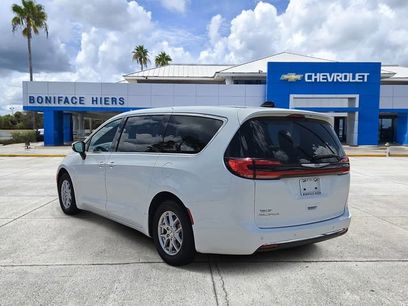 Used 2023 Chrysler Pacifica Touring-L