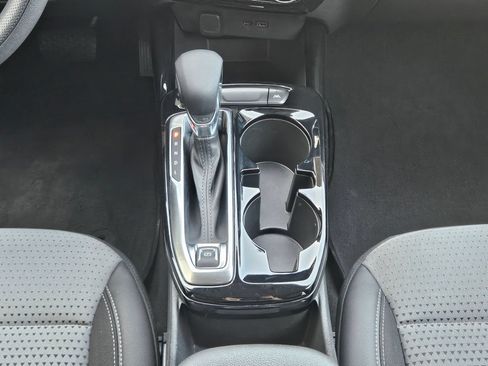 Used 2025 Chevrolet Trax LT FWD image 12