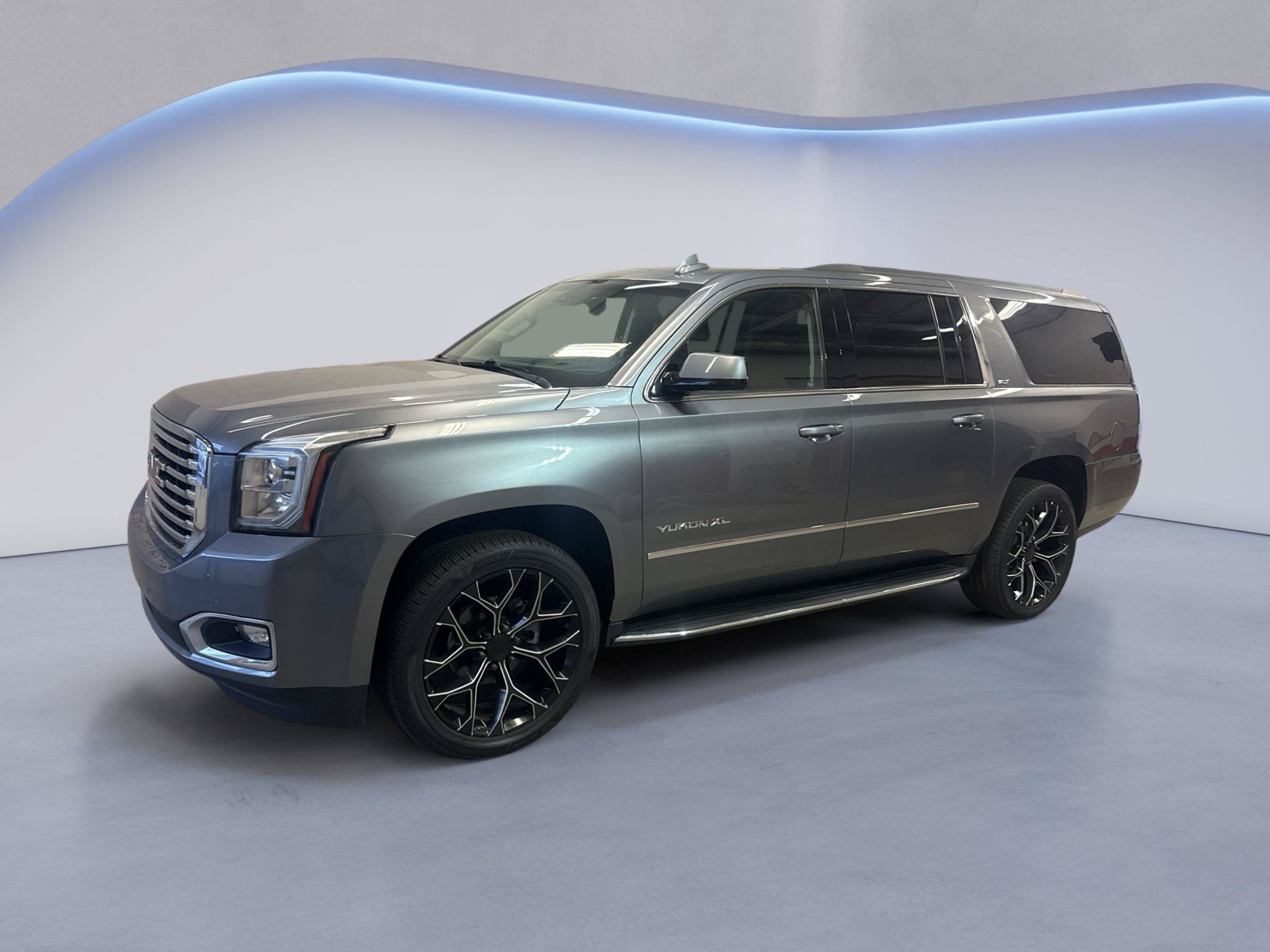 Used 2018 GMC Yukon XL SLT w/ Premium Edition AWD/4WD image 3