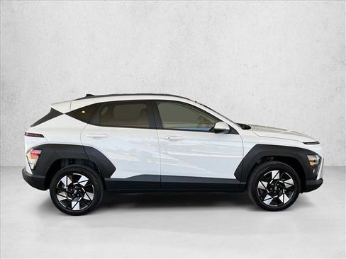 Used 2025 Hyundai Kona SEL AWD/4WD image 4